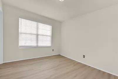 917 Bloomfield Drive, Grand Prairie, TX 75052 - Photo 23