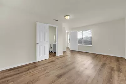 917 Bloomfield Drive, Grand Prairie, TX 75052 - Photo 13