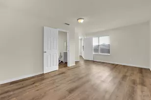 917 Bloomfield Dr, Grand Prairie, TX 75052 - Photo 13