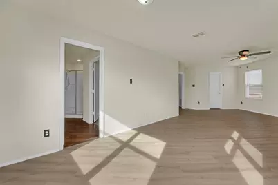 917 Bloomfield Drive, Grand Prairie, TX 75052 - Photo 27