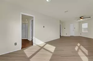 917 Bloomfield Dr, Grand Prairie, TX 75052 - Photo 27