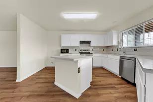 917 Bloomfield Dr, Grand Prairie, TX 75052 - Photo 11