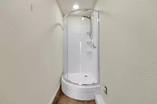 917 Bloomfield Dr, Grand Prairie, TX 75052 - Photo 15