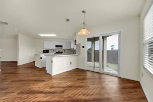 917 Bloomfield Dr, Grand Prairie, TX 75052 - Photo 9