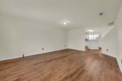 917 Bloomfield Drive, Grand Prairie, TX 75052 - Photo 5