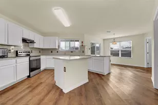 917 Bloomfield Dr, Grand Prairie, TX 75052 - Photo 7