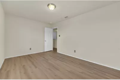 917 Bloomfield Drive, Grand Prairie, TX 75052 - Photo 21