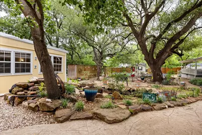 1002 W Pearl Street, Granbury, TX 76048 - Photo 9