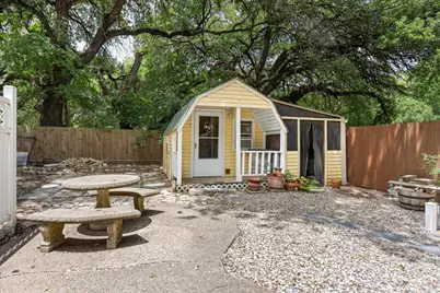 1002 W Pearl Street, Granbury, TX 76048 - Photo 31