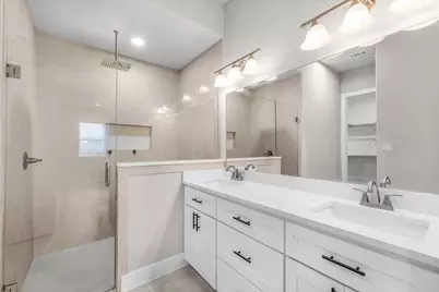 2561 Burton Avenue, Fort Worth, TX 76105 - Photo 11