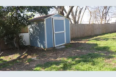 107 Scurlock Avenue, Cleburne, TX 76031 - Photo 17