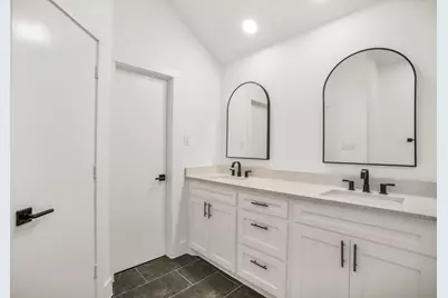 703 Meadowcreek Court, Garland, TX 75043 - Photo 23