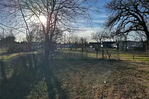 2001 Hickory Tree Rd, Balch Springs, TX 75180 - Photo 7