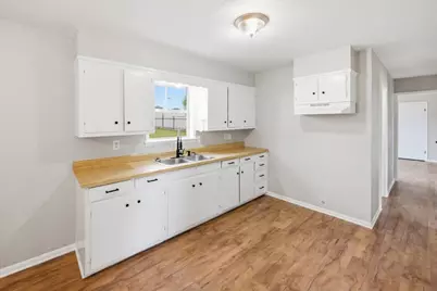 927 S Ave H, Clifton, TX 76634 - Photo 3