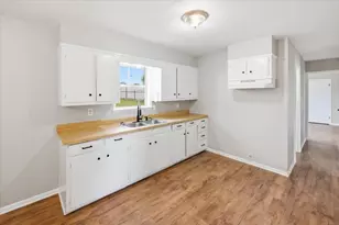 927 S Avenue H, Clifton, TX 76634 - Photo 3