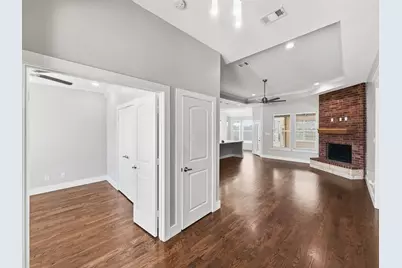 2700 Refugio Avenue, Fort Worth, TX 76164 - Photo 7