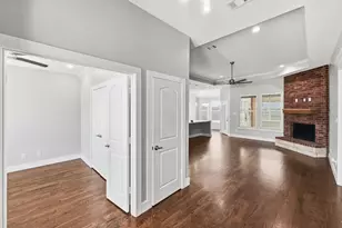 2700 Refugio Ave, Fort Worth, TX 76164 - Photo 7