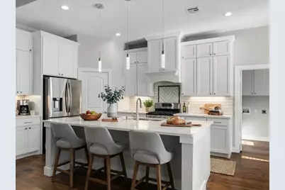 2700 Refugio Avenue, Fort Worth, TX 76164 - Photo 9