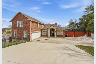 2700 Refugio Avenue, Fort Worth, TX 76164 - Photo 1