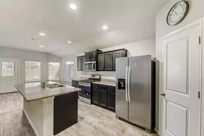 8213 Muddy Creek Drive, Fort Worth, TX 76131 - Photo 13