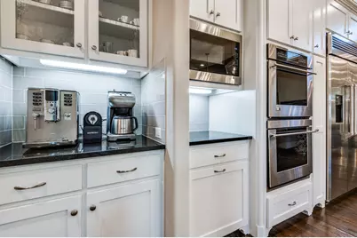 647 Fountainview Drive, Irving, TX 75039 - Photo 17