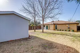 500 Berkshire Ct, Burleson, TX 76028 - Photo 37