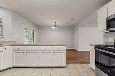 1118 Bagby Avenue, Waco, TX 76706 - Photo 9