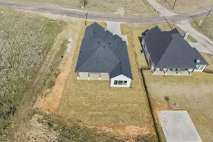 19071 White Bluff Dr, Whitney, TX 76692 - Photo 37