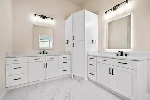 19071 White Bluff Dr, Whitney, TX 76692 - Photo 17