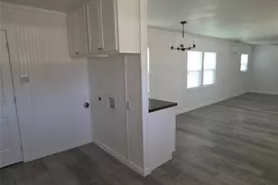 823 Blackfoot Ct, Granbury, TX 76048 - Photo 9