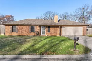 432 Post Oak Ln, Burleson, TX 76028 - Photo 3