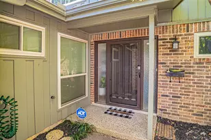 2410 S Graham Dr, Arlington, TX 76013 - Photo 3