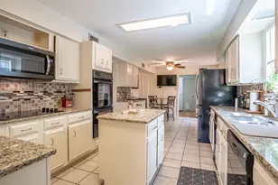 2410 S Graham Dr, Arlington, TX 76013 - Photo 11