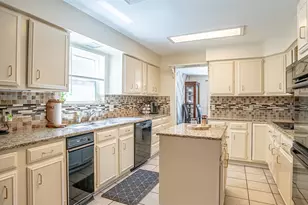 2410 S Graham Dr, Arlington, TX 76013 - Photo 13