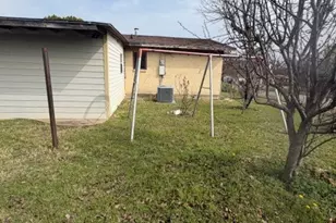 3927 Fortune Ln, Dallas, TX 75216 - Photo 5