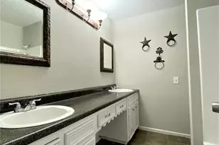 7312 Marlborough Dr W, Fort Worth, TX 76134 - Photo 9