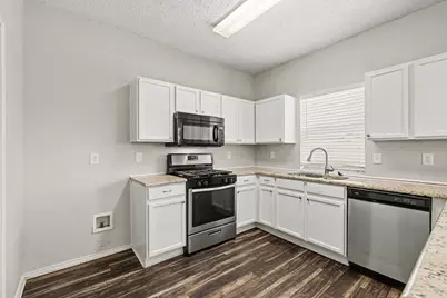 7505 Cresswell Drive, Arlington, TX 76001 - Photo 11