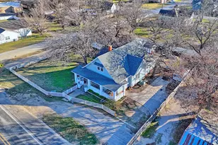 403 W Franklin St, Alvord, TX 76225 - Photo 5