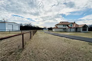 4895 Meadow Breeze Ct, Fort Worth, TX 76140 - Photo 19