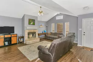 202 Lancelot Dr, Weatherford, TX 76086 - Photo 3