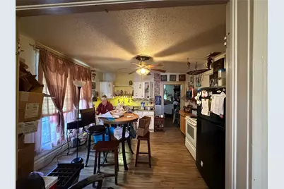 1210 N Robinson Street, Cleburne, TX 76031 - Photo 5