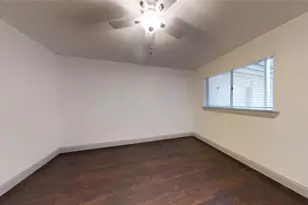 404 E 9th St, Dallas, TX 75203 - Photo 9