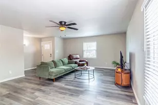 720 Sandstone Dr, Fort Worth, TX 76120 - Photo 3