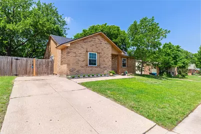 720 Sandstone Drive, Fort Worth, TX 76120 - Photo 3