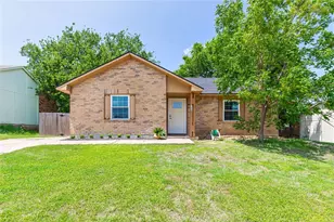 720 Sandstone Dr, Fort Worth, TX 76120 - Photo 1