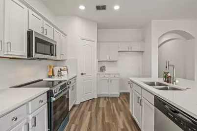 1624 Ambercrest Drive, Lancaster, TX 75146 - Photo 11