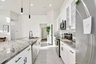 4621 Collins Ave, Dallas, TX 75210 - Photo 11