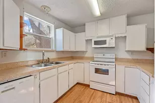 1303 W Seneca Ct, Granbury, TX 76048 - Photo 11