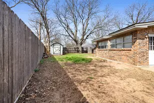 1308 Raborn St, Bowie, TX 76230 - Photo 23