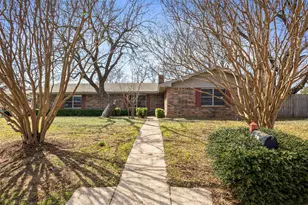 1308 Raborn St, Bowie, TX 76230 - Photo 3